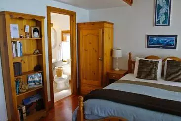 Aamiaismajoitus (B&B) Lost Whale Inn