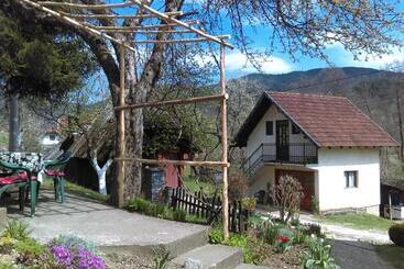 پانسیون Apartman Ana