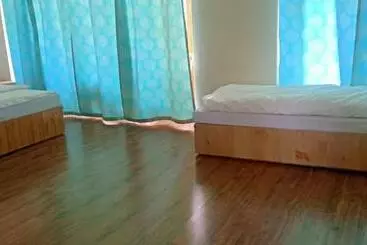 Pensió Zee Guest House