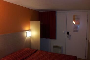 هتل Premiere Classe Lyon Est Aeroport Saint Exupery