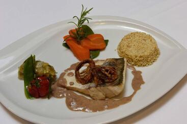 호텔 Logis Hôtel Le Saint Sebastien