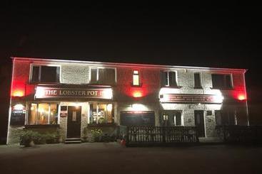旅馆 The Lobster Pot