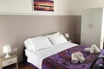 カプセルホテル Cimalù By Lampara