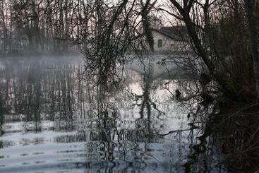 ホテル Logis La Source Bleue