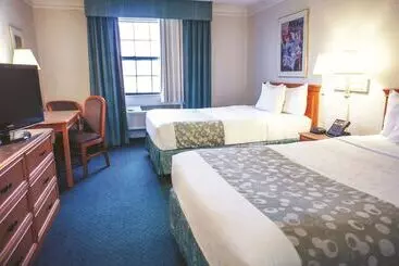 Отель La Quinta Inn By Wyndham Moline Airport