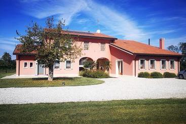 ホテル Agriturismo Casa Rossa