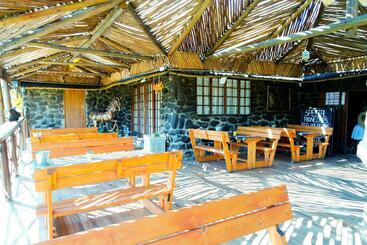 בית מלון כפרי Thandabantu Game Lodge