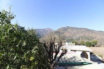 בית מלון כפרי Riya Residency By Oyo Rooms