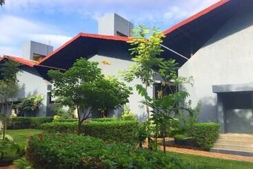 Szálloda The Yash Resort