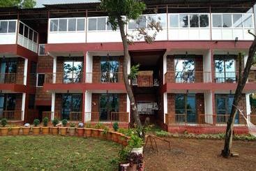 Nandanvan Tent & Resort Tapola