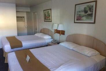 فندق Knights Inn Page