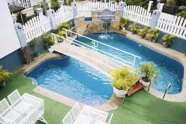 Hotel Reddoorz Premium At The Grand Peninsula Suites