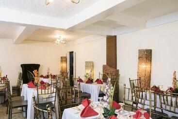 בית מלון כפרי Reddoorz Premium At The Grand Peninsula Suites