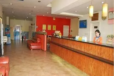 هتل 7 Days Inn Shenzhen Longgang Shuanglong Metro Station Branch