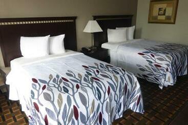 בית מלון כפרי Red Roof Inn Evergreen