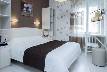 فندق Logis Hôtel Restaurant Cazes Arazat