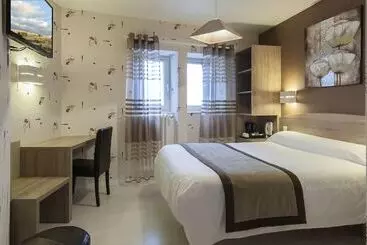 Отель Logis Hôtel Restaurant Cazes Arazat