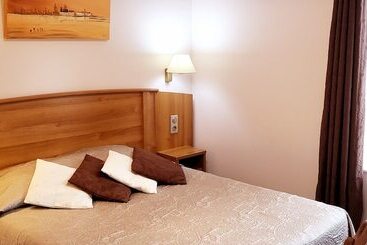 ホテル Logis Hôtel De France