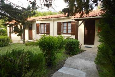 Hotelli Logis De La Garenne