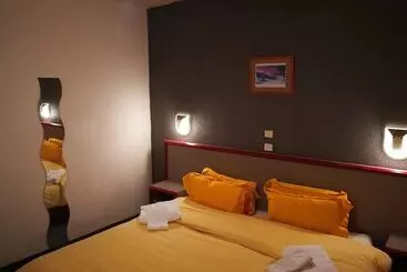 فندق Hôtel Espace Montclar