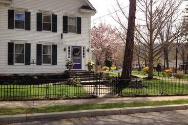 פנסיון 18 Vine Inn & Carriage House