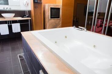 Royal Group Motel Chien Kuo Branch