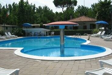 Hotel Victoria Mobilehome In Village Residence Juliamare