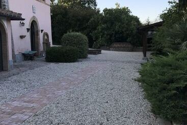 بنسيون La Torretta Guest House