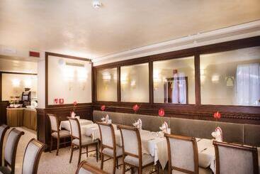 هتل Ai Mori D'Oriente