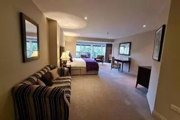 호텔 Powdermills Country House