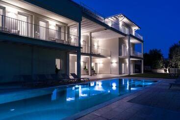 Bed & Breakfast La Home And Apartments