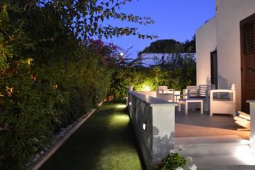 Pensão Almyra Suites