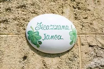 Hotel Antica Masseria Ficazzana   Tenuta