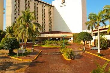 هتل Krystal Ixtapa