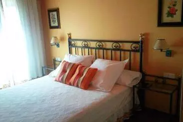 Y Apartamentos La Casa Rural