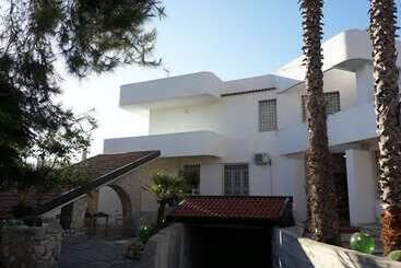 צימר Borgo La Pineta