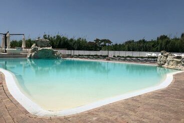 Hotel Villaggio Turistico Arco Delle Rose   Campsite