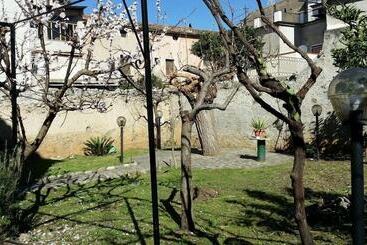 تختخواب و صبحانه Palazzo L Occaso