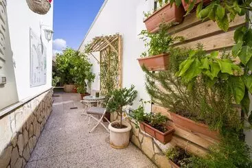 B&b V&v Suite & Breakfast