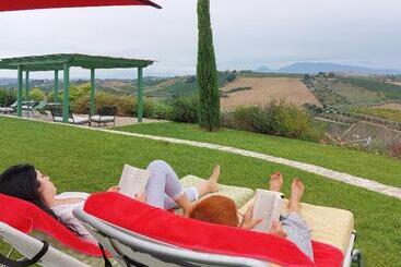 茅舍 Dimora Di Campagna Tenuta Cocci Grifoni