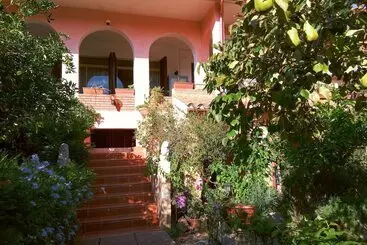 ベッドアンドブレックファースト Villa Corrias