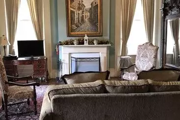 Отель Loyd Hall Plantation