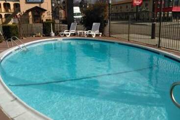 호텔 Travelodge By Wyndham Bishop