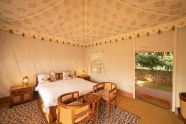 Отель Madho Bagh