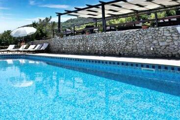 هتل Tenuta Tropeano