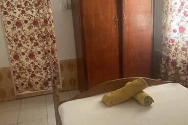 Пансион One World Village Guesthouse