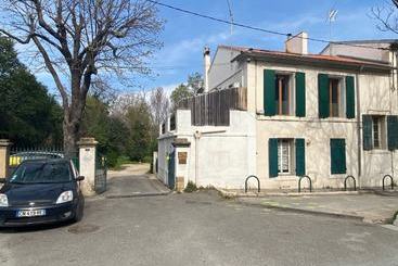 کلبه Secluded Apartment In Aix En Provence With Garden