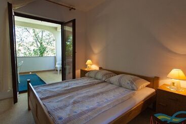 קוטג'' Spacious Apartment With Terrace & Garden Grill