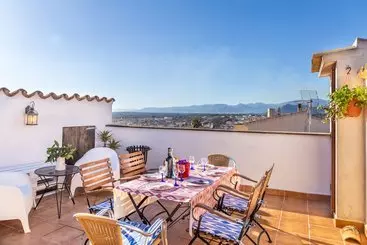 Hus på landet Mallorca Traditional Townhouse Holiday In Llubi