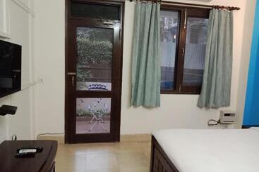 호텔 Studio Serviced Apartments Near Fortis Hospital